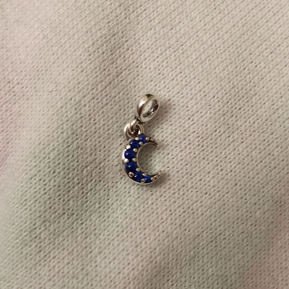 Pandora me moon charm
